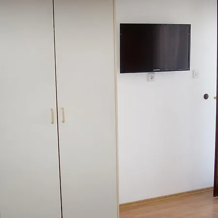 10003c Apartment *